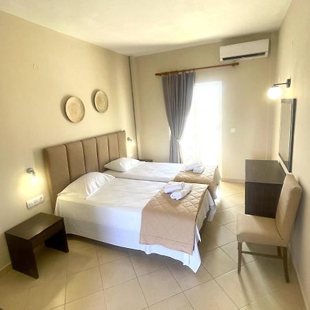 Oasis Beach Club Kavos Ngoại thất bức ảnh