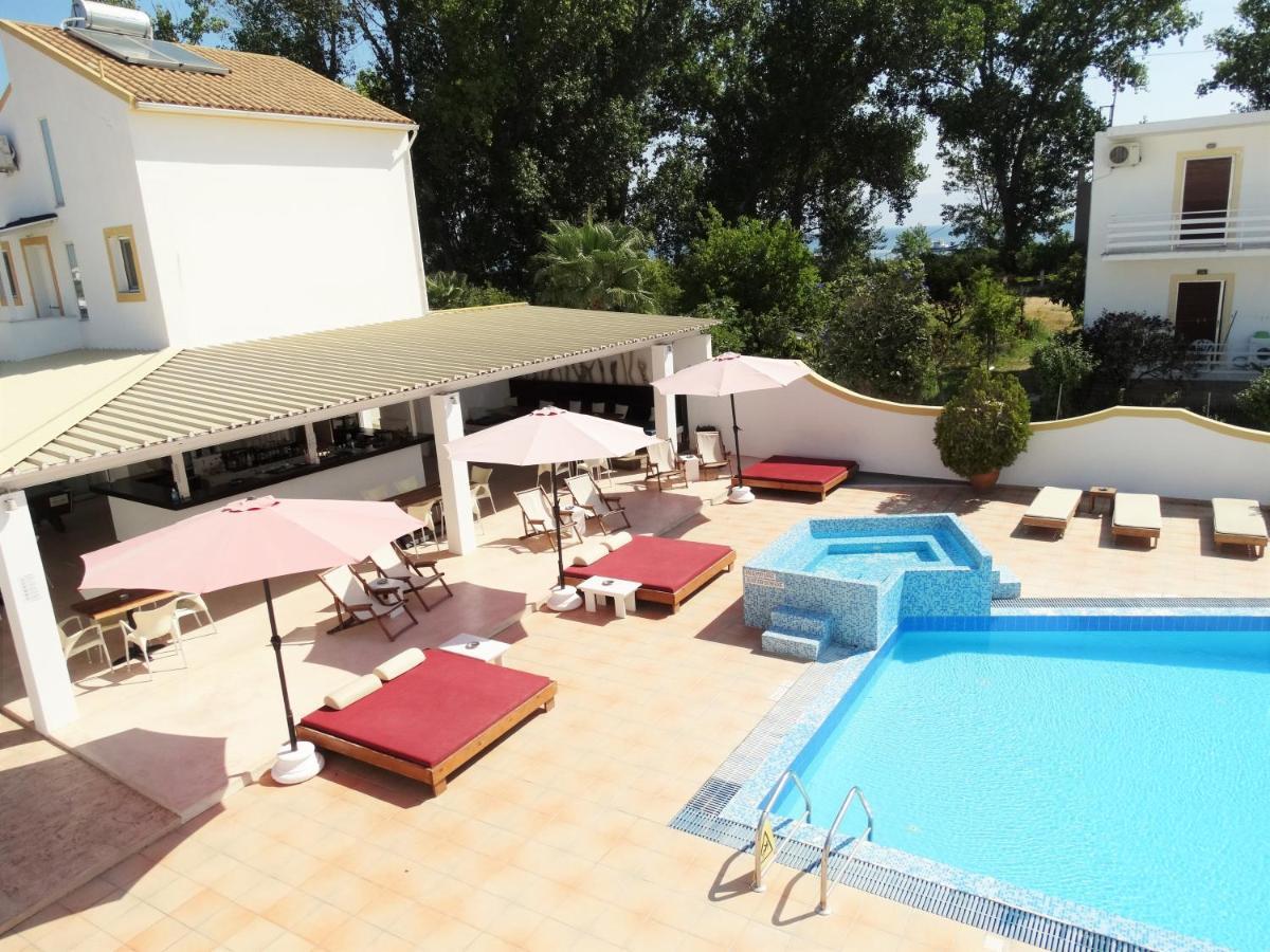 Oasis Beach Club Kavos Ngoại thất bức ảnh