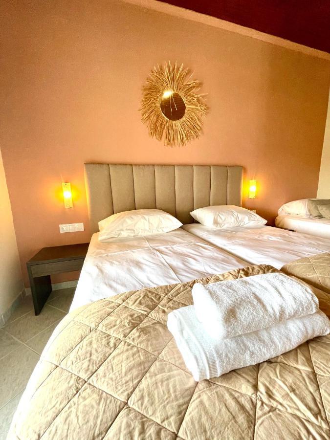 Oasis Beach Club Kavos Ngoại thất bức ảnh