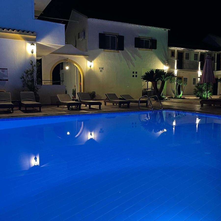 Oasis Beach Club Kavos Ngoại thất bức ảnh