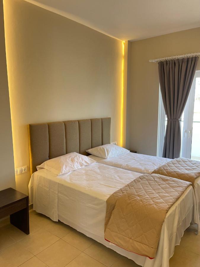 Oasis Beach Club Kavos Ngoại thất bức ảnh