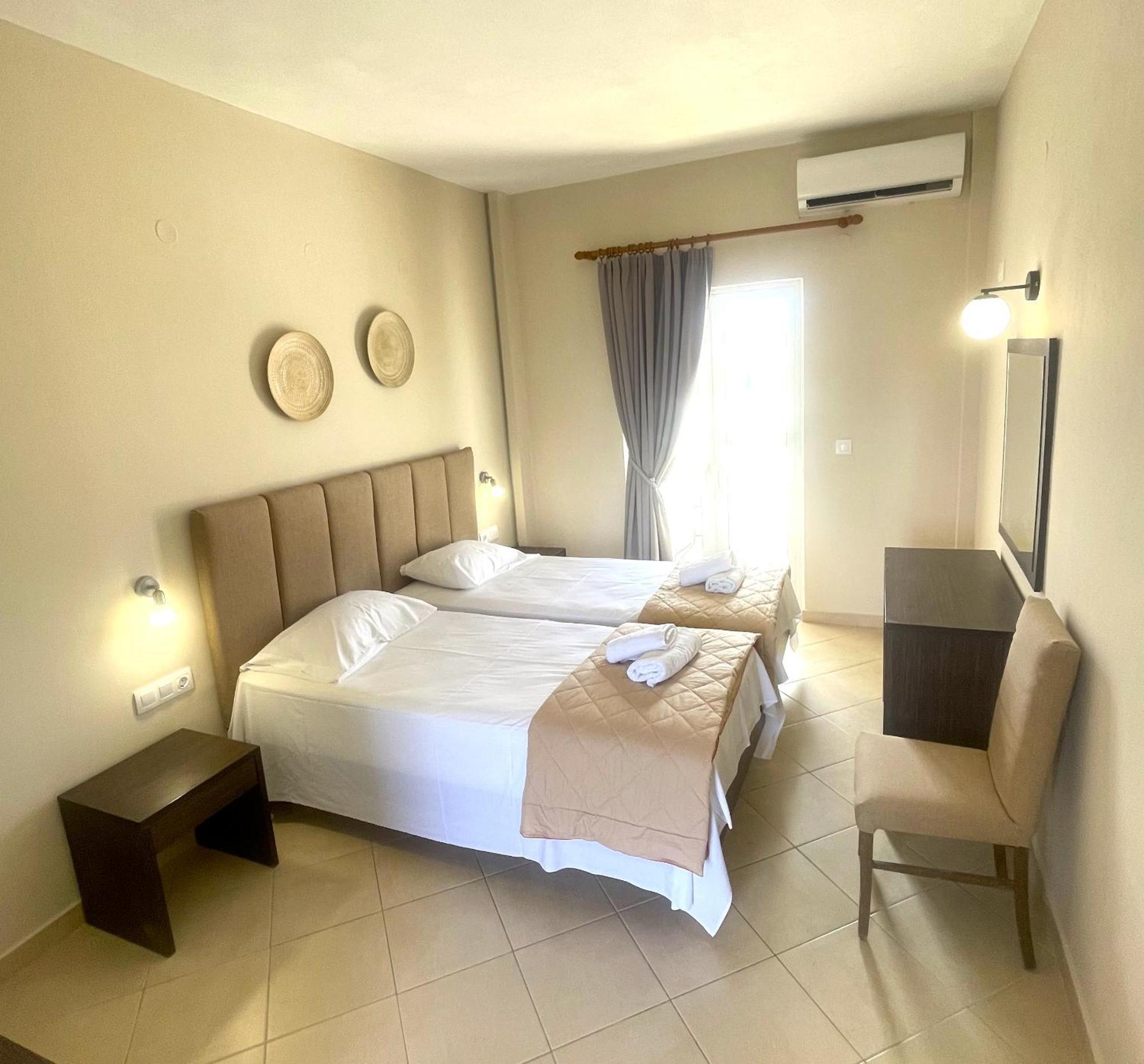 Oasis Beach Club Kavos Ngoại thất bức ảnh
